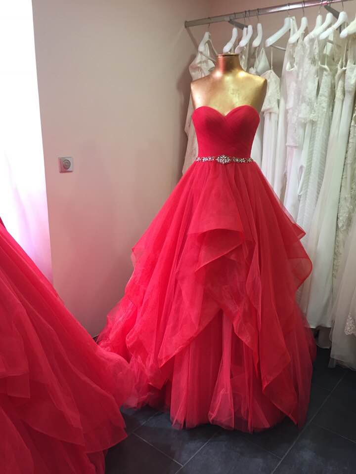 Robe de mariée rouge Nicéa Mariage - Disponible du 1er au 12 mai 2018